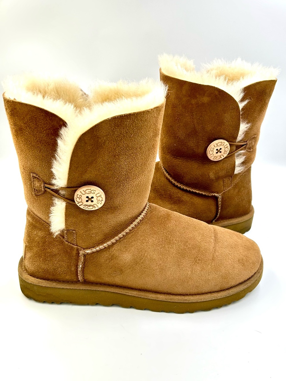 UGG Australia Women’s Bailey Button II Chestnut Brown Boots Size 10